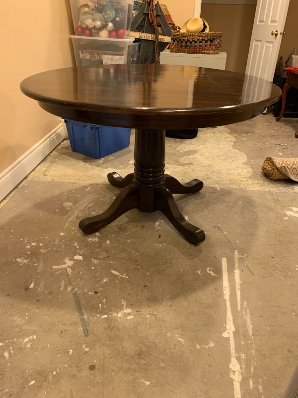 Solid Round Pedestal Oak Table | Dining Tables & Sets | Moncton | Kijiji
