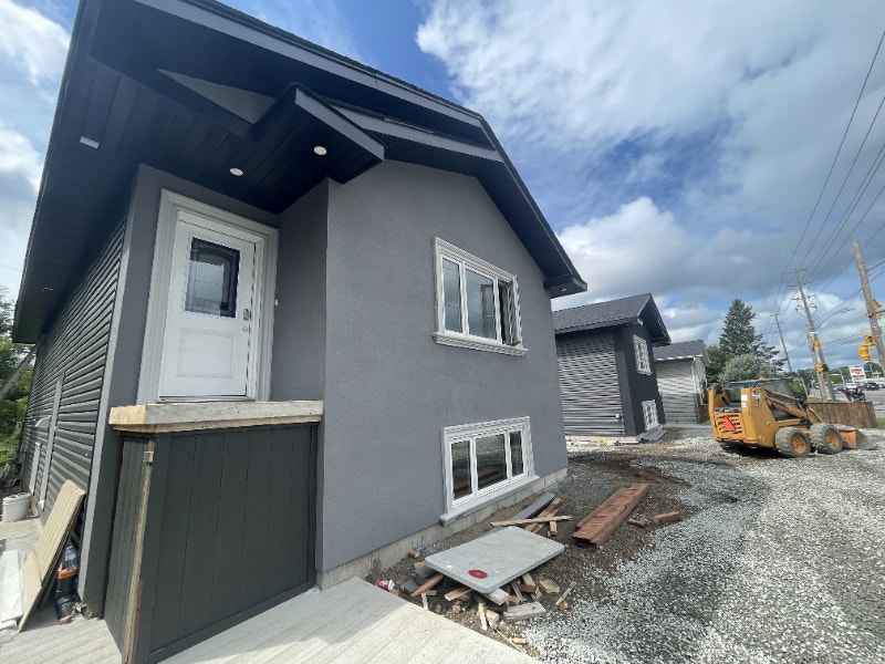 Beautiful new 5 Bed 3 Bath executive home for lease Arthur St W Long Term Rentals Thunder