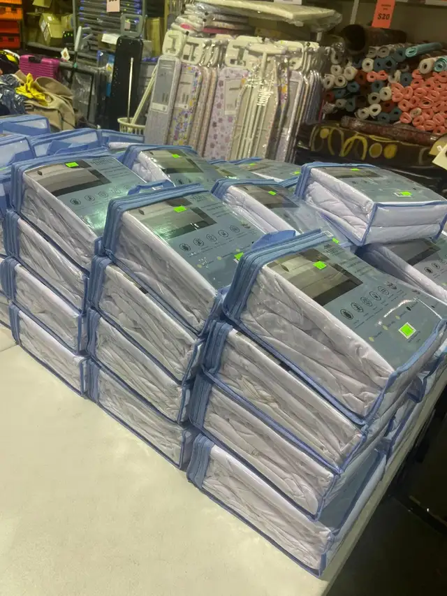 Waterproof Bed Bug Proof Encasement Noiseless Mattress Cover Sur in Bedding in City of Toronto - Image 9