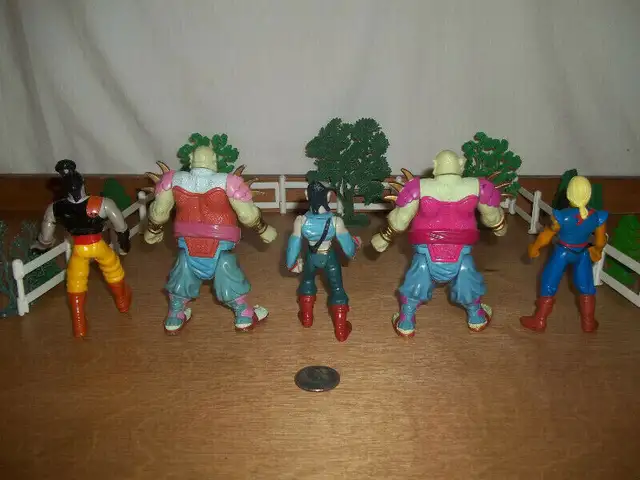 5 vintage Hasbro actions figures-1990 in Toys & Games in City of Montréal - Image 4