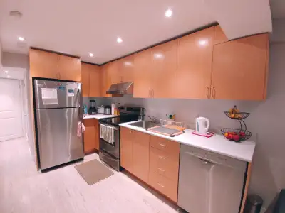Bright 1+den basement apartment near Vaughan Mills, Wonderland, HWY 400, Hospital. Separate side ent...