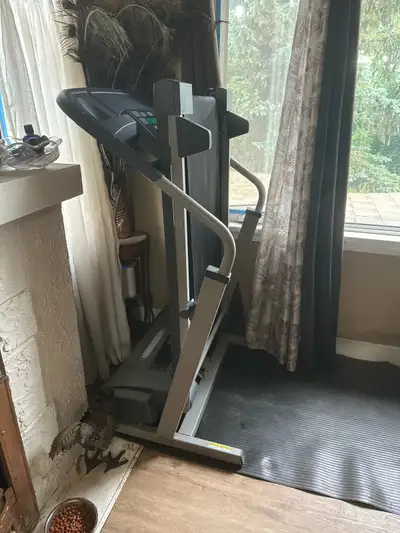 Used treadmill Works well Need gone Delivery available for an extra charge. Please view my other ads