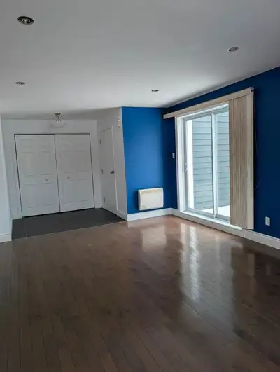 Grand Condo a louer Laval des Rapides