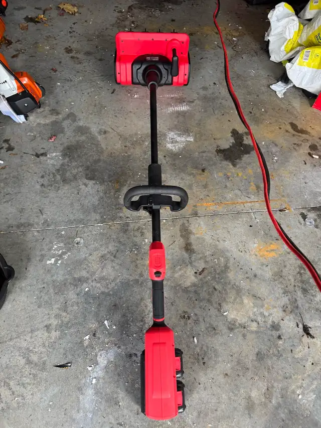 Benchmark 13’ electric shovel  in Snowblowers in Kitchener / Waterloo - Image 2