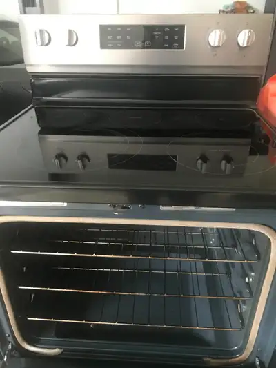 Whirlpool Electric Stove in Excellent condition, View more