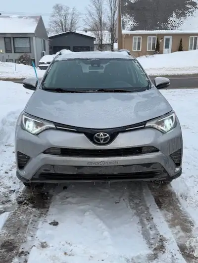 TOYOTA RAV4 2018 LE FWD /MAGS 17 POUCES / CAMÉRA DE RECUL / INTÉRIEUR EN TISSU CHAUFFANT / BLUETOOTH...