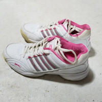Slazenger ladies tennis shoes size 7.5