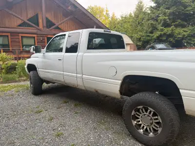 nice old 5.9L cummins still running like a top six speed transmission has been rebuilt a year or so...