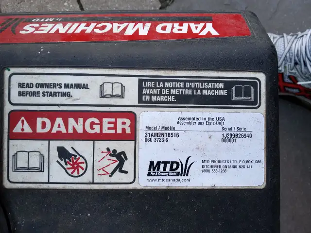 MTD YardMachines 179 cc gas-powered OHV 21" blade Like NEW $350 in Lawnmowers & Leaf Blowers in City of Toronto - Image 6