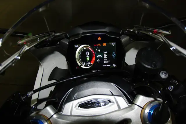 Triumph Speed Triple 1200RR in Sport Bikes in Edmonton - Image 8