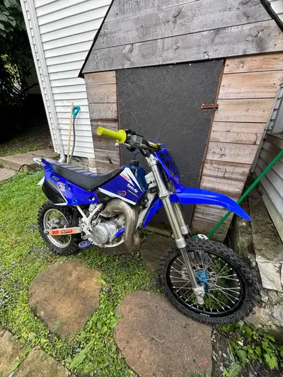Beautiful bike for kids/ teenagers looking to have some fun and kick up some dirt, 11 hours on a reb...
