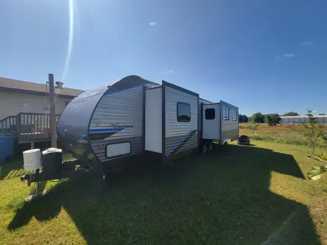 Coachman Catalina 2022 in Travel Trailers & Campers in Pembroke - Image 2