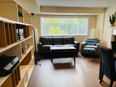 $ 2500 / 2br - 1100 sq ft -FURNISHED suite with a parking spot, EV charger *Available immediately Be...