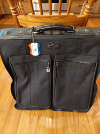 American Tourister Suit luggage bagExcellent condition$20