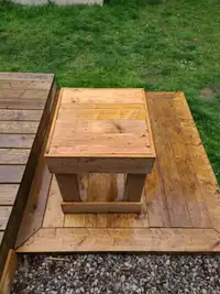 BENCH / TABLE / DRINK HOLDER