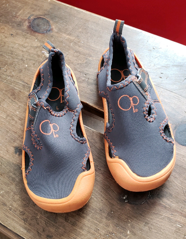 Souliers d'eau taille enfant 9-10 de marque OP - orange et gris dans Vêtements - 4T  à Laval/Rive Nord