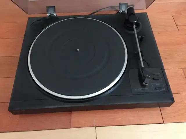 Sony Turntable in General Electronics in Markham / York Region - Image 2