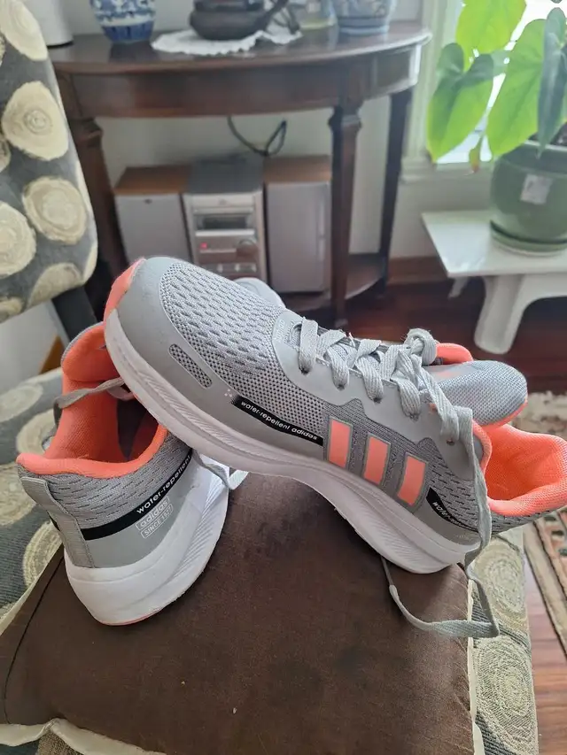 sports shoes Adidas in Men's Shoes in City of Montréal - Image 3