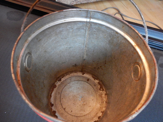 Vintage Burns Shamrock 5 pound lard can in Arts & Collectibles in Saskatoon - Image 4