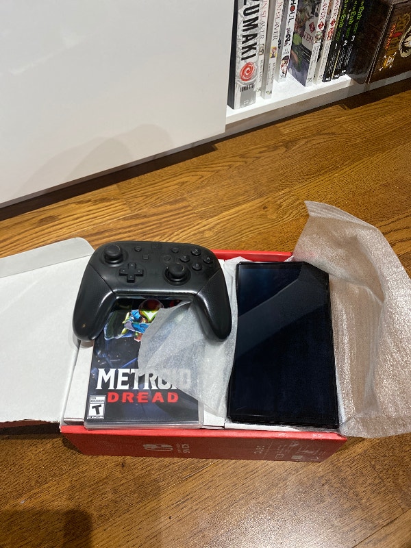 NINTENDO SWITCH OLED + Pro Controller + Metroid Dread Nintendo Switch