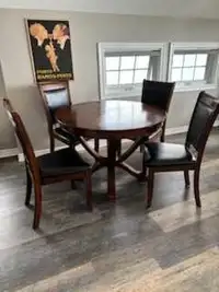 Solid wood table w 4 wood/leather chairs