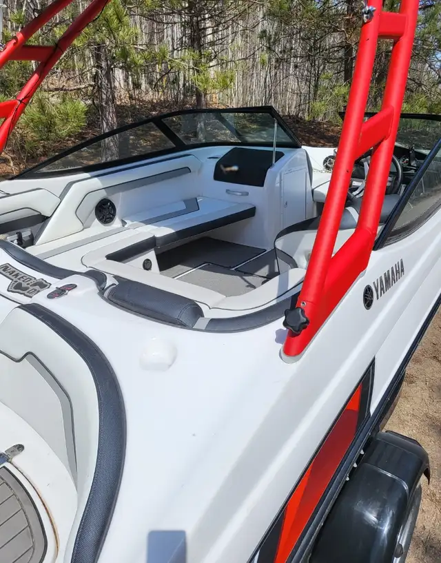 Yamaha AR195 Wakeboard Boat in Powerboats & Motorboats in Renfrew - Image 8