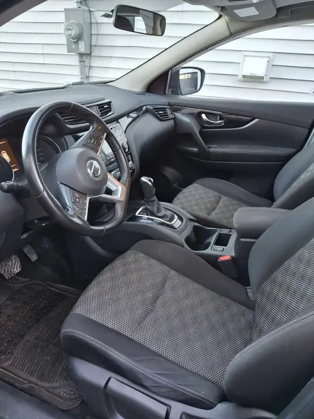 Nissan SUV in Cars & Trucks in City of Halifax - Image 4