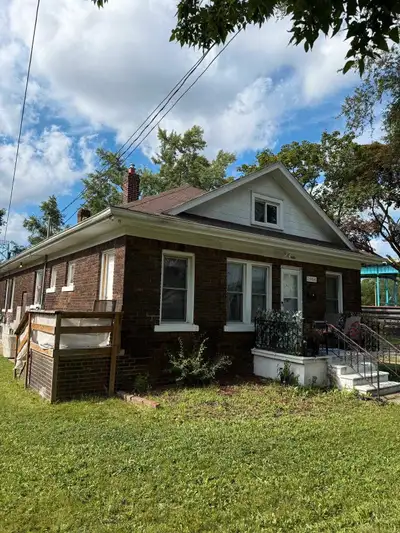 All inclusive, directly across from University Windsor. Get up and cross street to Welcome Campus. H...