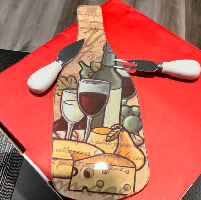 Planche à fromage en vitre avec couteaux in Kitchen & Dining Wares in Longueuil / South Shore - Image 2