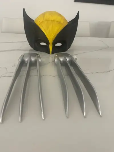 Wolverine mask and blades, View more