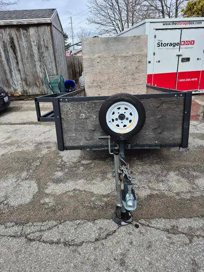 5x8 with ramp, no registration. Lights work.