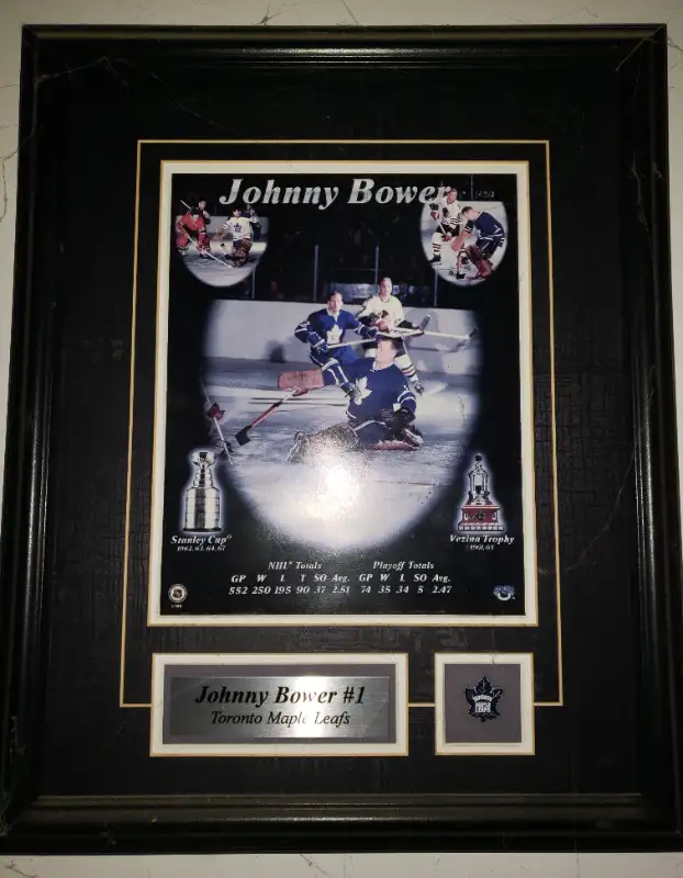 Toronto Maple Leaf Memorabilia in Arts & Collectibles in Grand Bend - Image 2