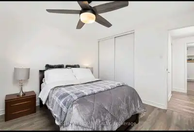 Bright upstairs room sharing for two people or couple Harmony rd and rossland Close to walmart plaza...