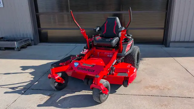Used Gravely ZT HD 52" Zero Turn Mower in Lawnmowers & Leaf Blowers in Stratford - Image 3