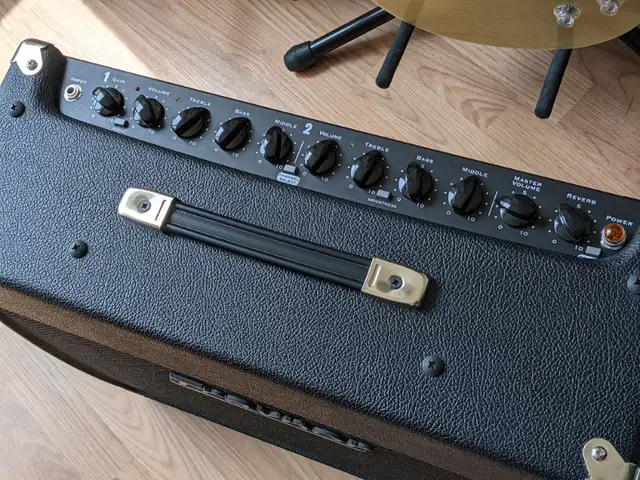 Traynor Custom Valve 50W Tube Amp (YCV50B) in Amps & Pedals in City of Toronto - Image 3