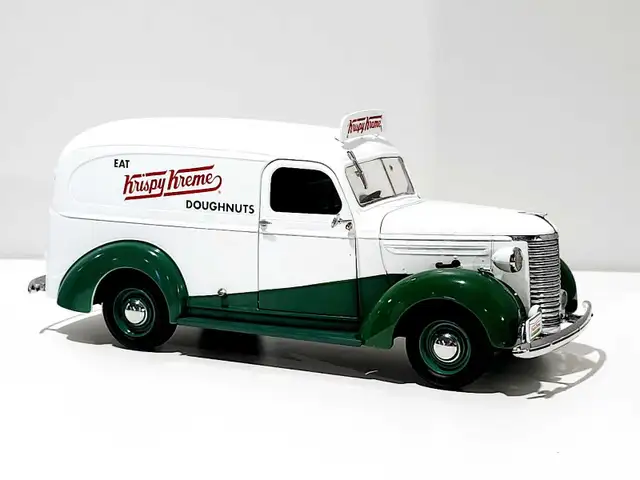 Greenlight 1939 Chevy Panel Truck 'Krispy Kreme' 1:24 diecast.