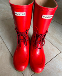 Hunter Ashley Boots - size 8 with 2 pairs of socks