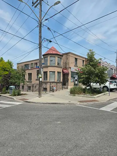 BIG 1 bdrm apt in beautiful neighborhood