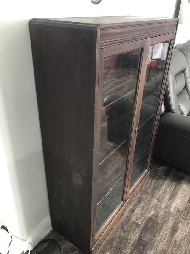 Antique curio cabinet in Hutches & Display Cabinets in Summerside - Image 4
