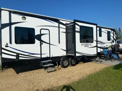 Excellent Shape, two year old tires, everything works as it should. 2017 Jayco Seismic 355W is a lar...
