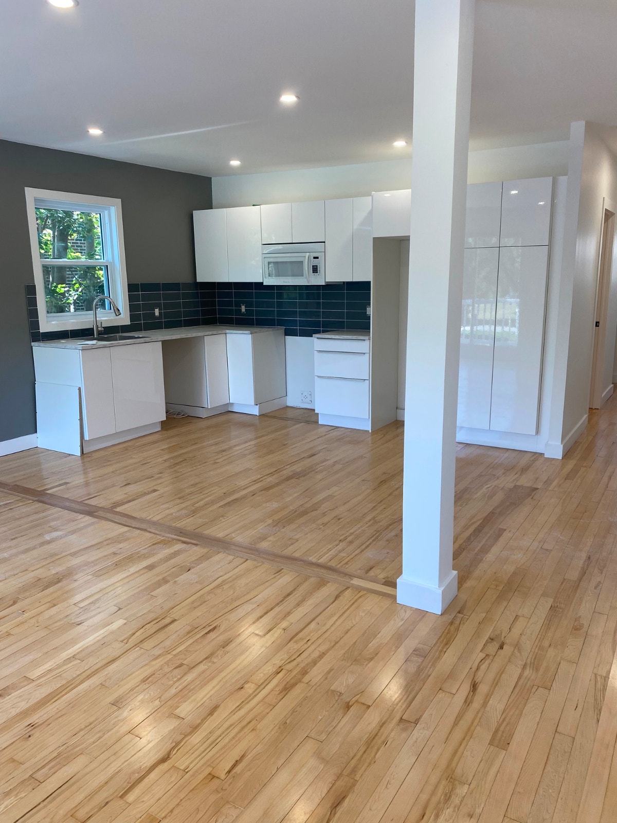 FULLY RENOVATED 2 BEDROOM 1 BATHROOM WATERFRONT APARTMENT — photo 1