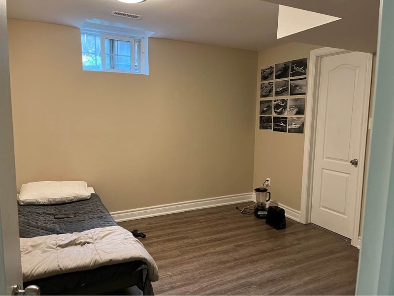 400 Shared Room for Rent Student Professional Girl Welland Room