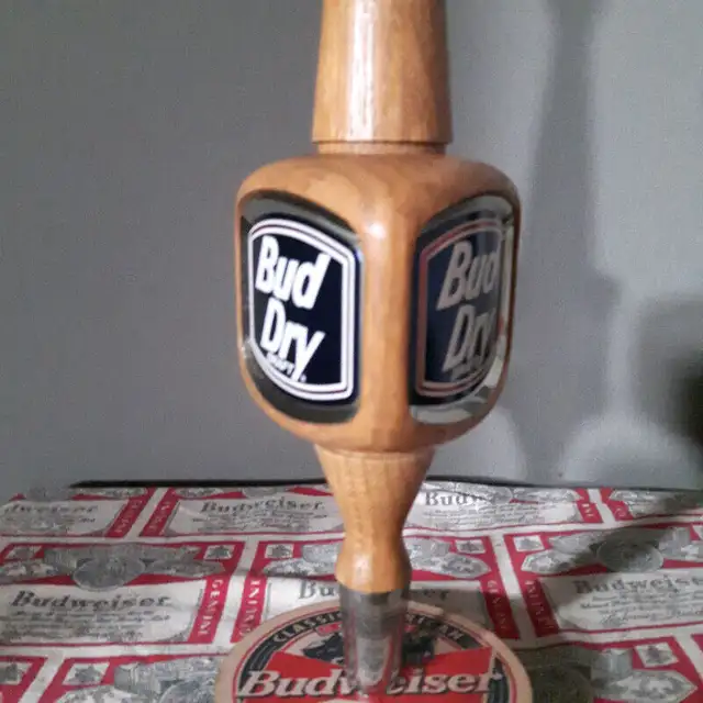BUDWEISER BUD DRAFT DRY ITEM BT56 3 SIDED OAK BEER TAP HANDLE in Arts & Collectibles in Calgary - Image 3