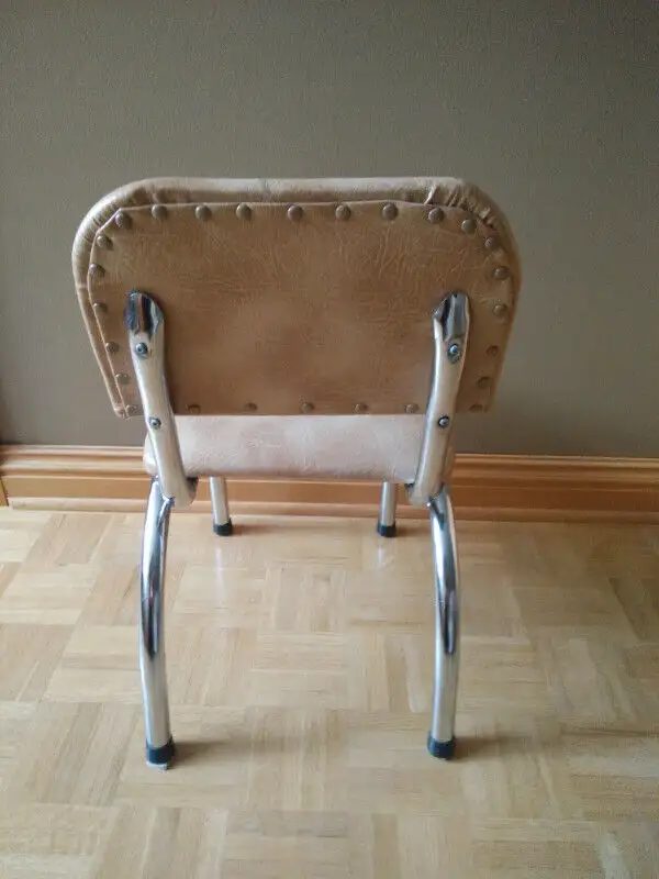 Chaise enfant années 1960 et chaise de jardin 1950 antiquités in Arts & Collectibles in Longueuil / South Shore - Image 4