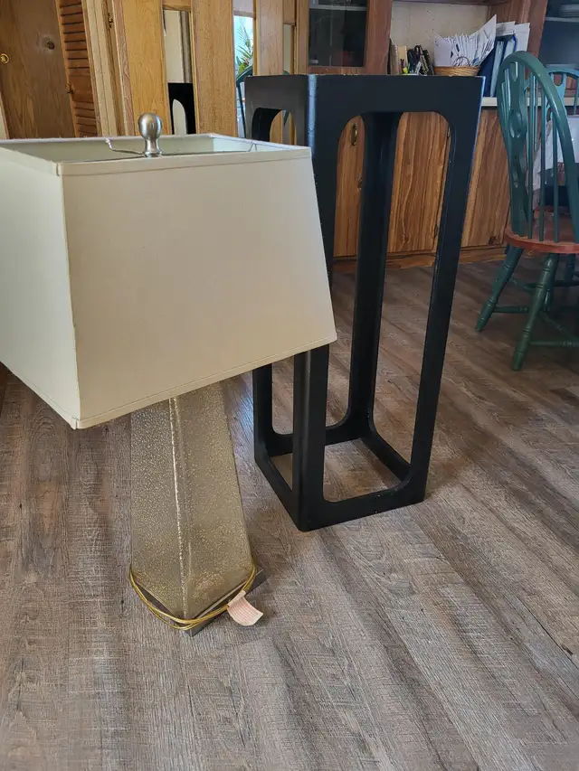 Large rectangle Glass Lamp and Stand in Home Décor & Accents in Calgary - Image 2