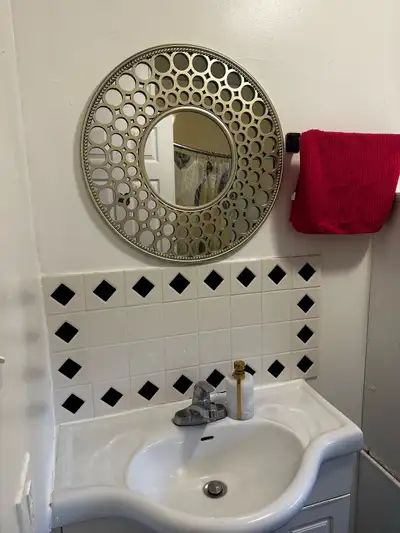 Free wifi Free internet Free electricity Free heat Free Laundry Free hot water 5 mins walk to UPEI,...