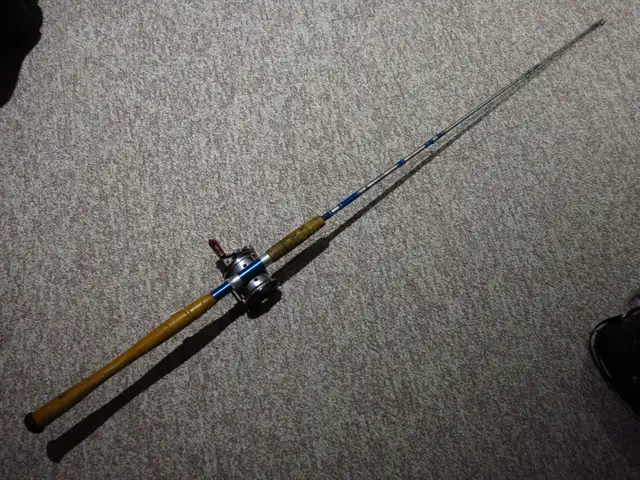 Vintage Fishing Rod with Reel in Fishing, Camping & Outdoors in Kitchener / Waterloo - Image 3