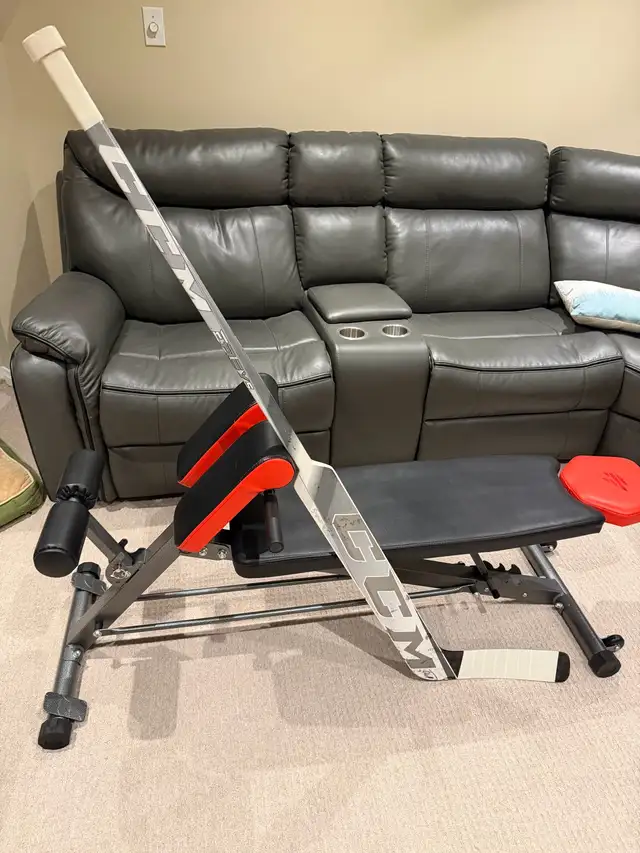 CCM Eflex 5 Prolite Senior Goalie Stick - 26” in Hockey in Hamilton - Image 2