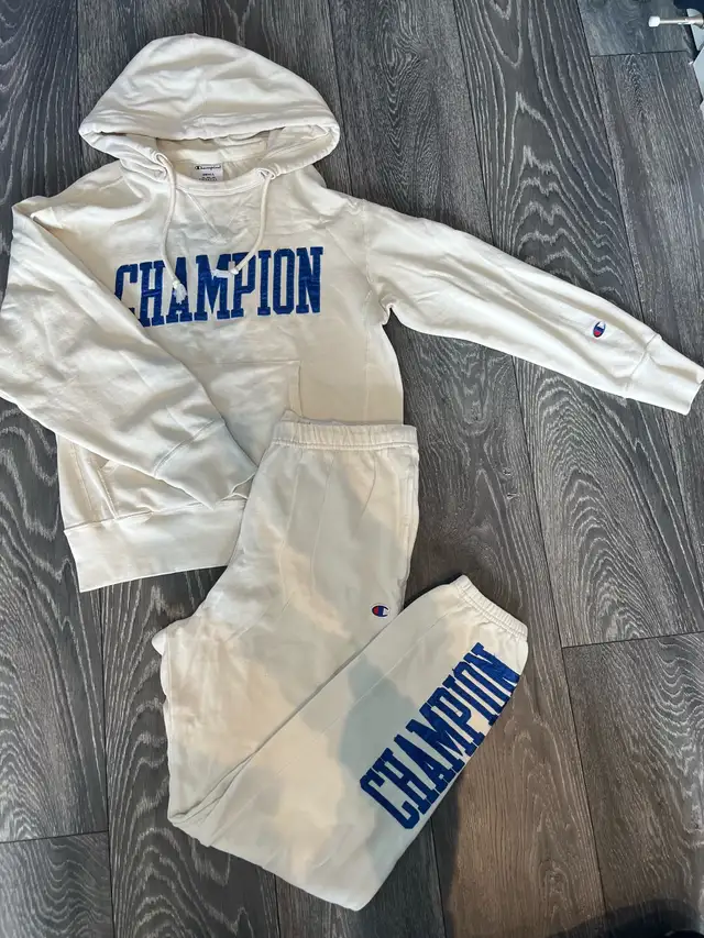 Women's Champion Track Set in Multi-item in City of Toronto - Image 2