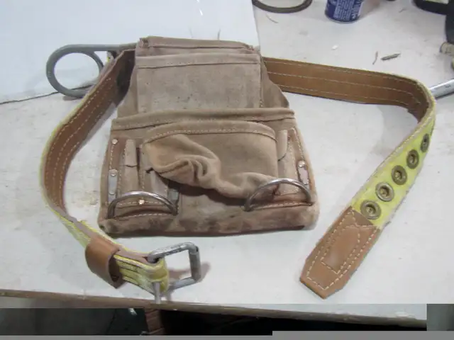 Carpenters Pouch and Restraining Belt64589976233602121